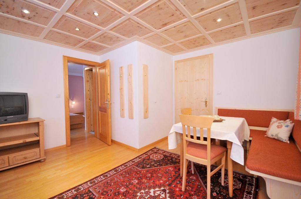 Hotel-Pension Faneskla Silbertal Zimmer foto