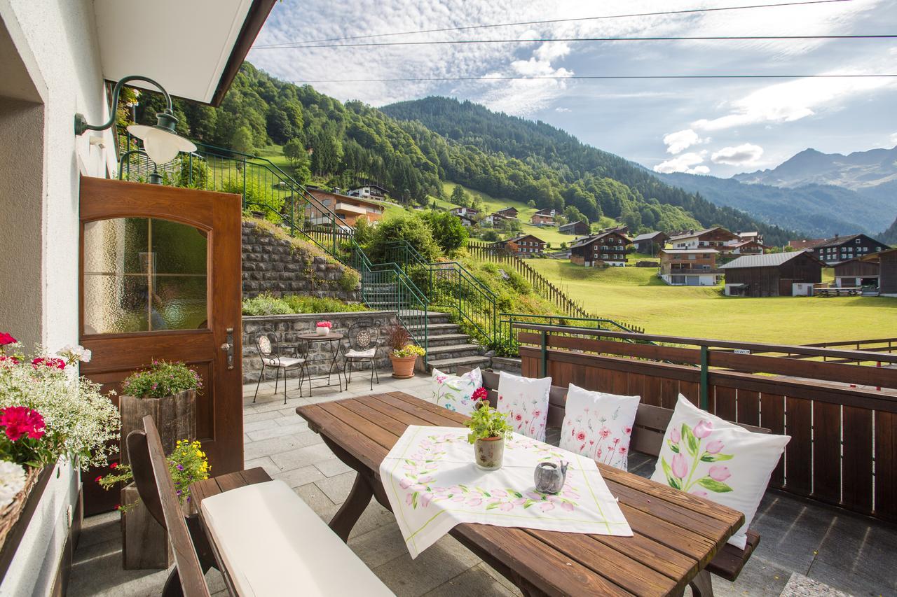 Hotel-Pension Faneskla Silbertal Exterior foto